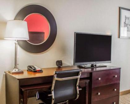 Comfort Suites East Broad at 270 - image 5