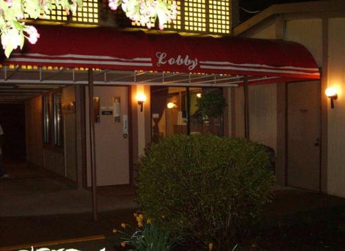 Budgetel Inn & Suites - image 2