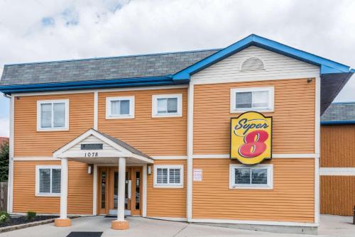 Super 8 by Wyndham Columbus - image 3