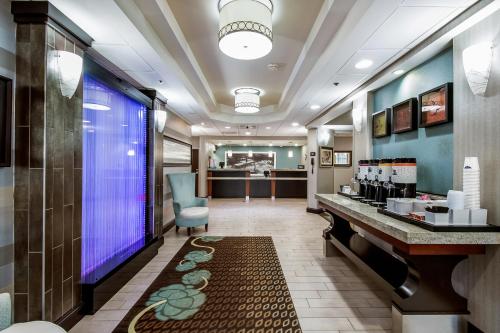 Hampton Inn West - image 4