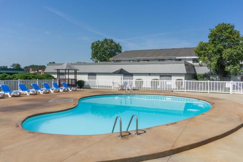 Days Inn by Wyndham Columbus East Airport - main image