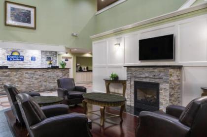 Days Inn by Wyndham Columbus East Airport - image 3