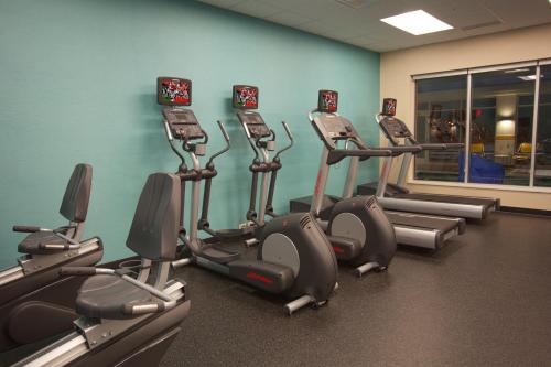 Fairfield Inn & Suites by Marriott Columbus Airport - image 4