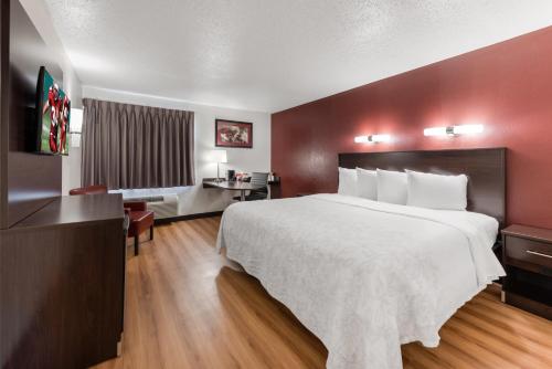 Red Roof Inn PLUS+ Columbus - Worthington - image 3