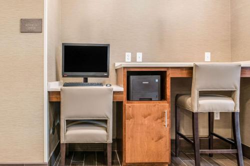 Comfort Suites Columbus Airport - image 4