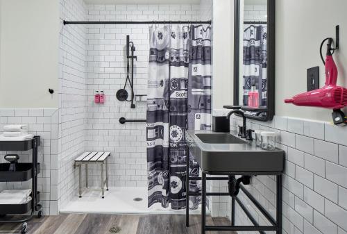 Moxy Columbus Short North - image 2