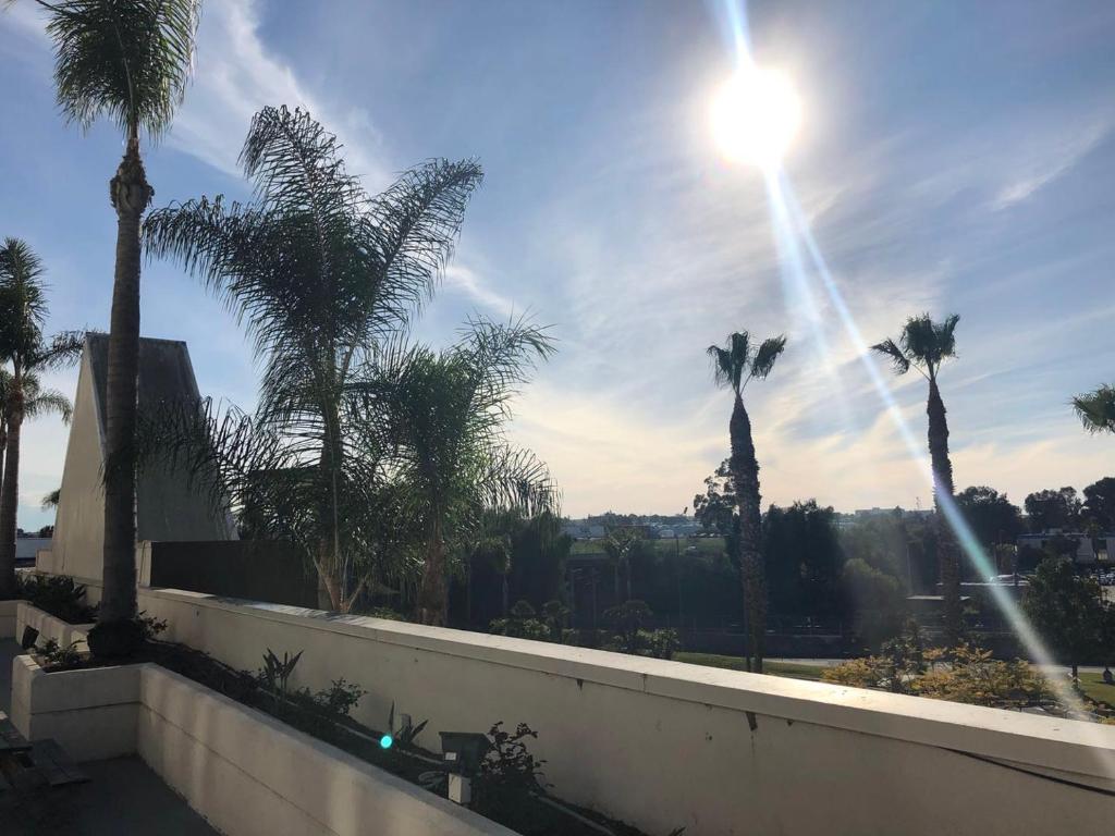 LA Crystal Hotel -Los Angeles-Long Beach Area - image 3
