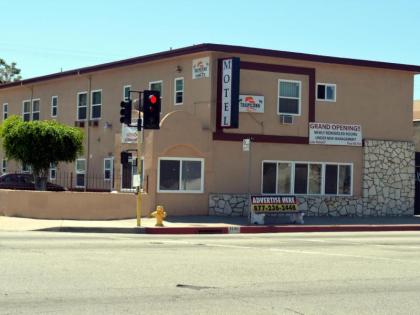 Tropicana Motel - image 1
