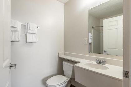 HomeTowne Studios & Suites by Red Roof Charlotte - Concord - image 3
