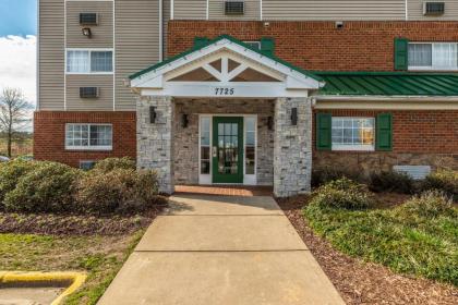 HomeTowne Studios & Suites by Red Roof Charlotte - Concord - image 7