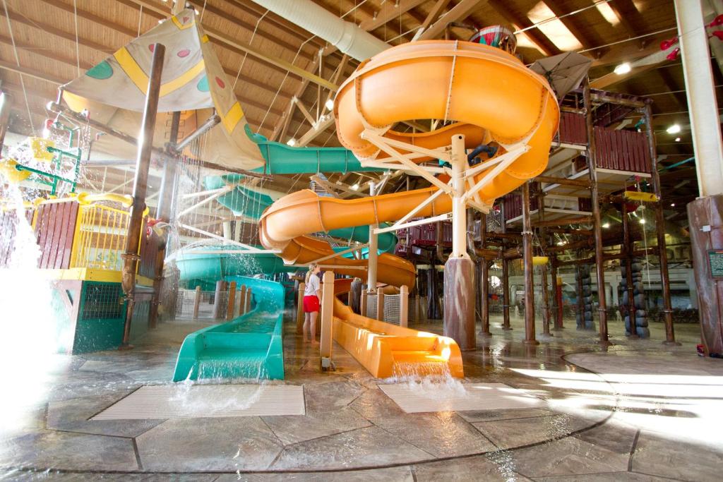 Great Wolf Lodge Concord - image 7