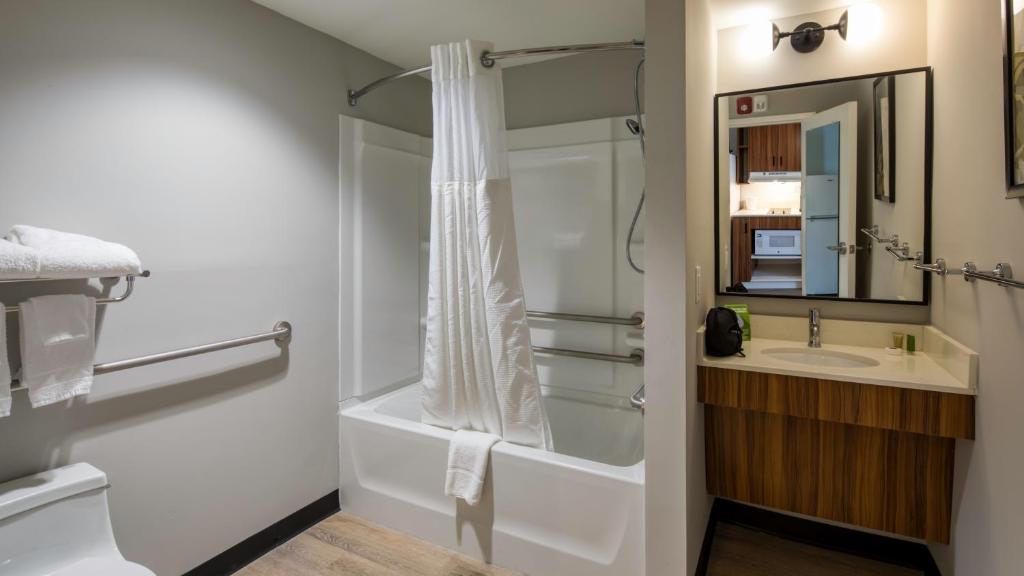 Uptown Suites Extended Stay Charlotte/ Concord - image 7