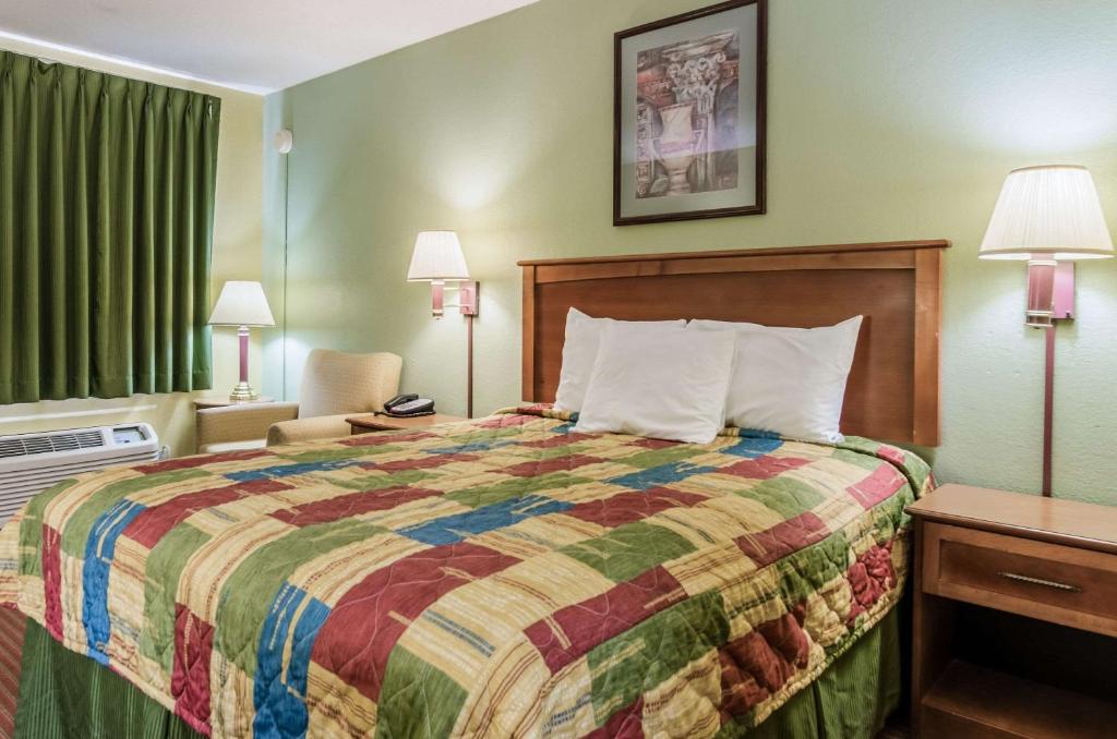 Regency Inn - image 2