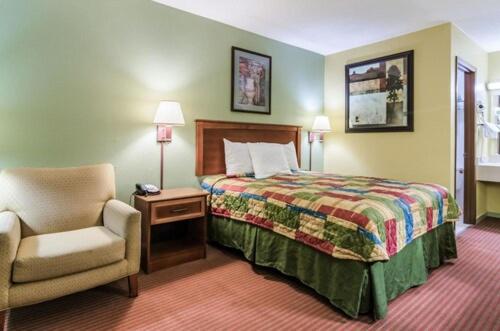 Regency Inn - image 3