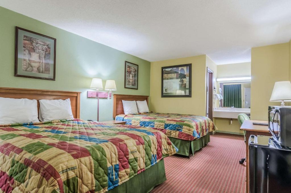 Regency Inn - image 5
