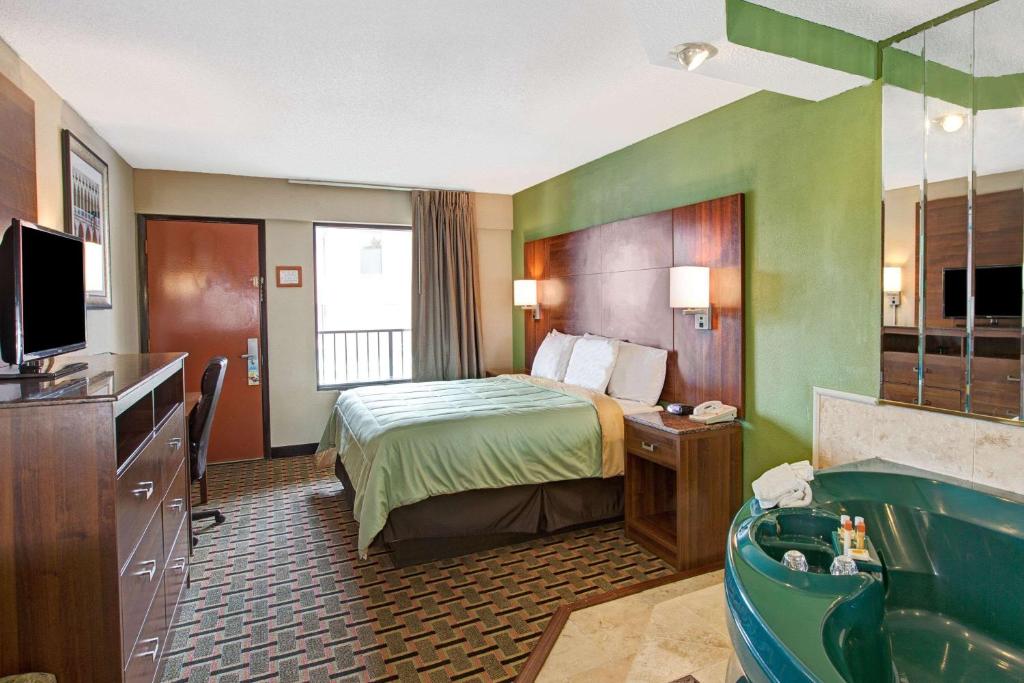 Days Inn by Wyndham Conover-Hickory - image 6