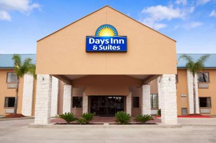 Days Inn  Suites by Wyndham Conroe North Texas