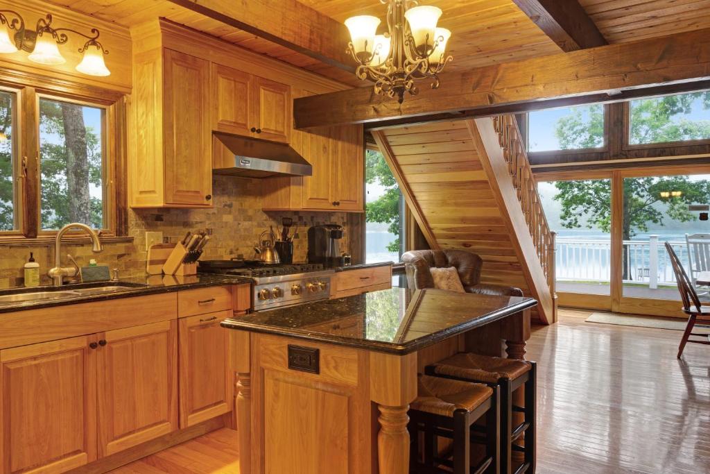 468 Pequawket Drive - image 3
