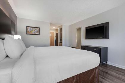 Econo Lodge At The University - image 4