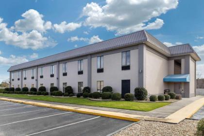 Econo Lodge At The University - image 5