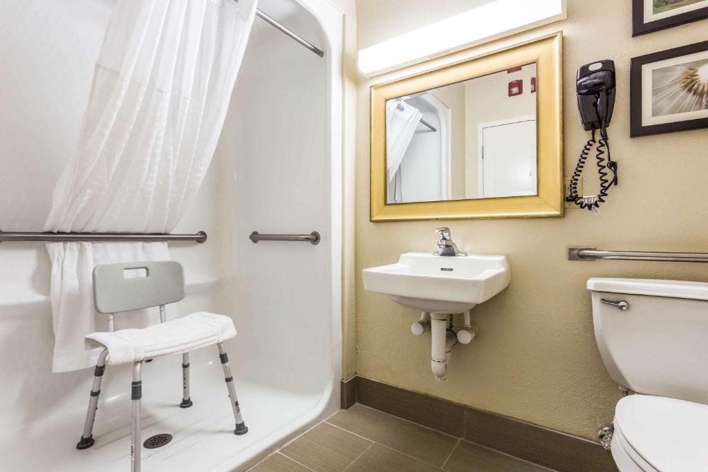 Comfort Suites At the University - main image