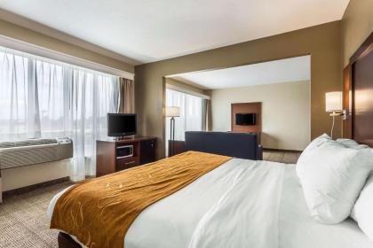 Comfort Suites At the University - image 7