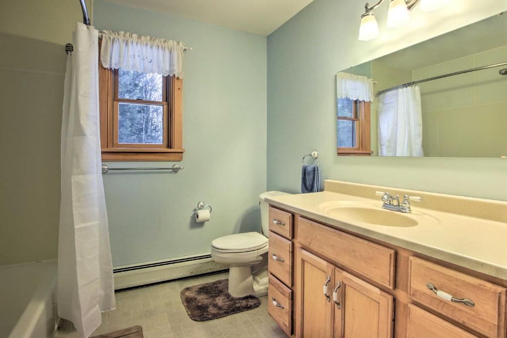 Private Northampton Area Home on 8 Lush Acres - image 6