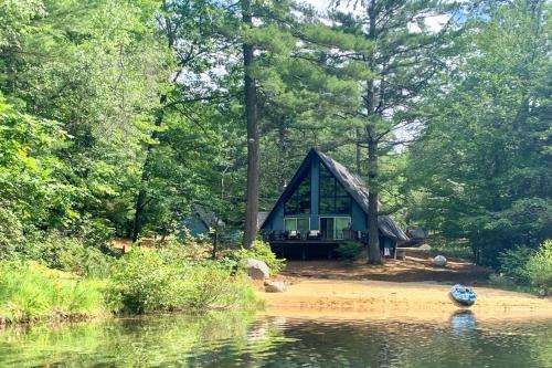 Tranquil Pond Retreat - main image