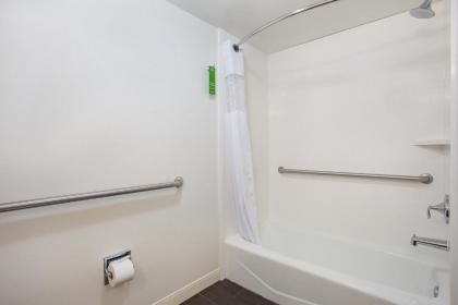 Hampton Inn Conyers - image 13