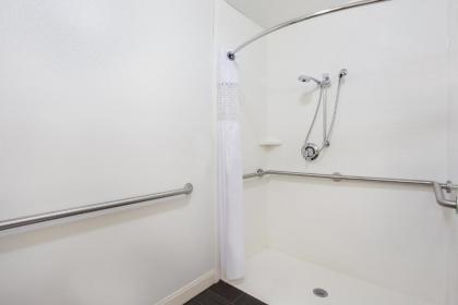 Hampton Inn Conyers - image 14