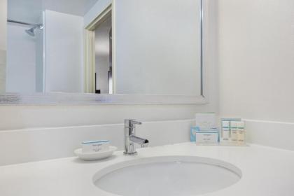 Hampton Inn Conyers - image 15