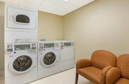 Hampton Inn Conyers - image 16