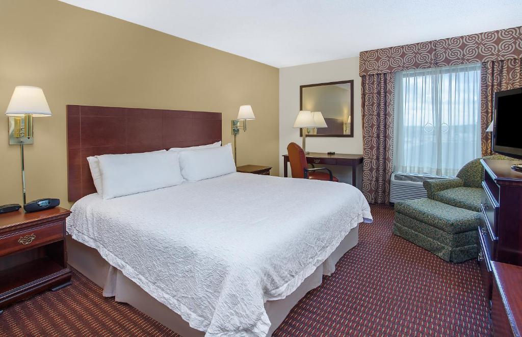 Hampton Inn Conyers - image 5