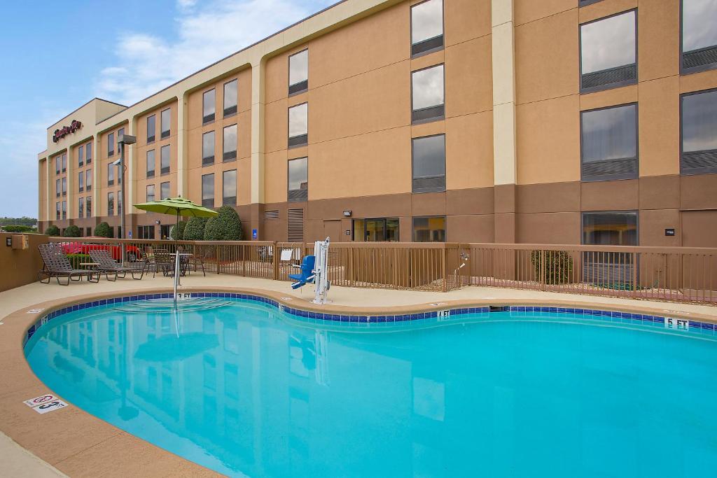 Hampton Inn Conyers - image 7