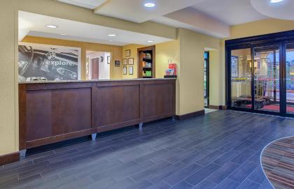 Hampton Inn Conyers - image 9