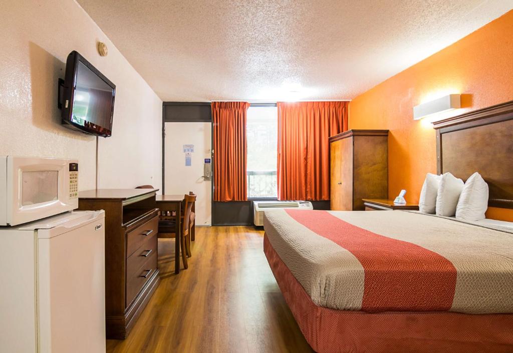 Motel 6-Conyers GA - image 2
