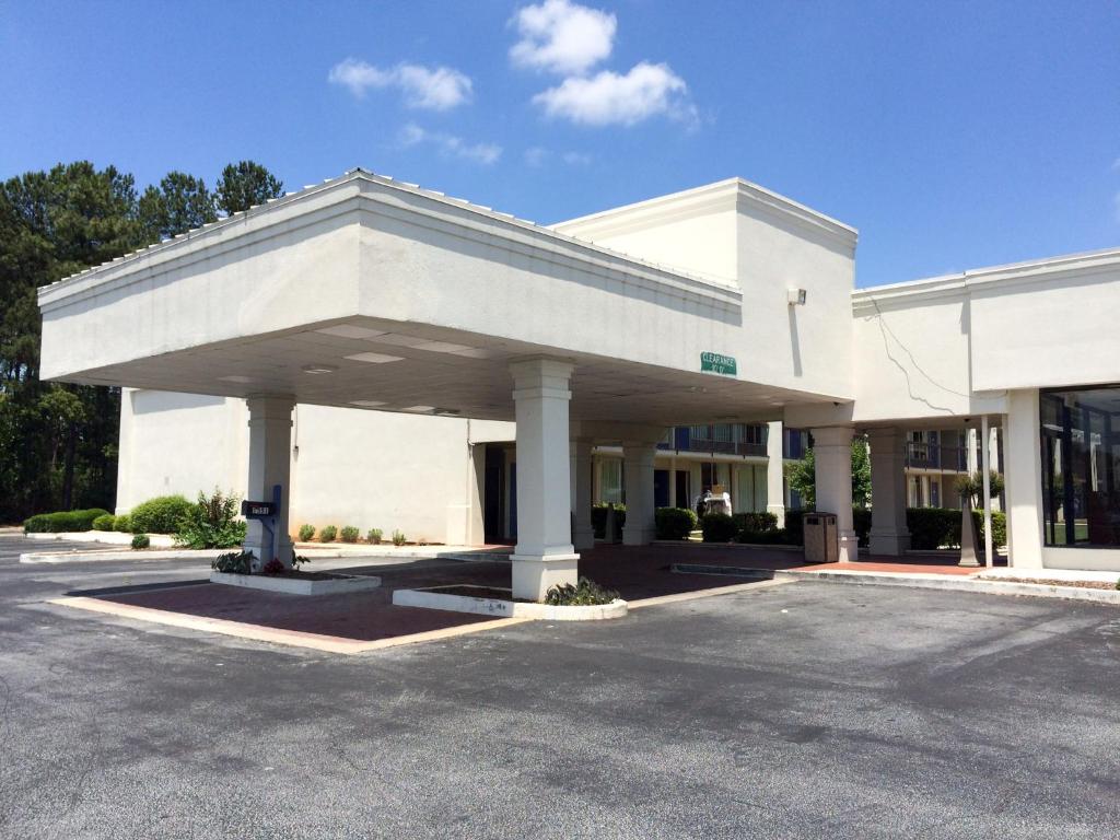 Motel 6-Conyers GA - image 3