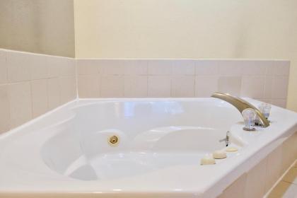 Best Western Thunderbird Motel - image 9