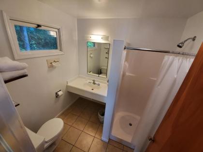 Lake View Motel - image 10