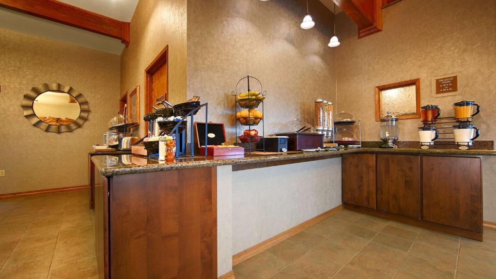 Best Western Holiday Hotel - image 5