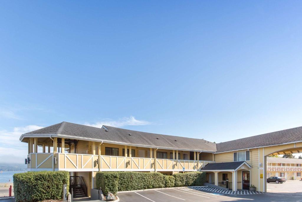 Global Inn - main image