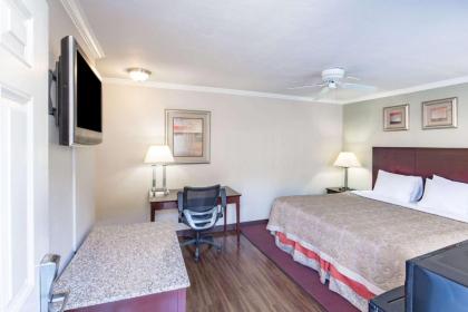 Global Inn - image 15