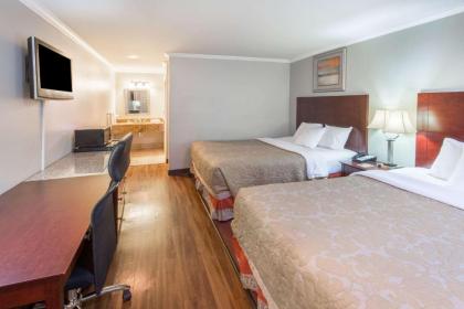 Global Inn - image 8