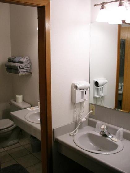 Edgewater Inn Coos Bay - image 5