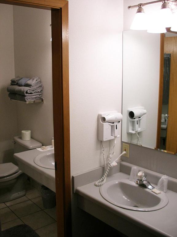Edgewater Inn Coos Bay - image 5