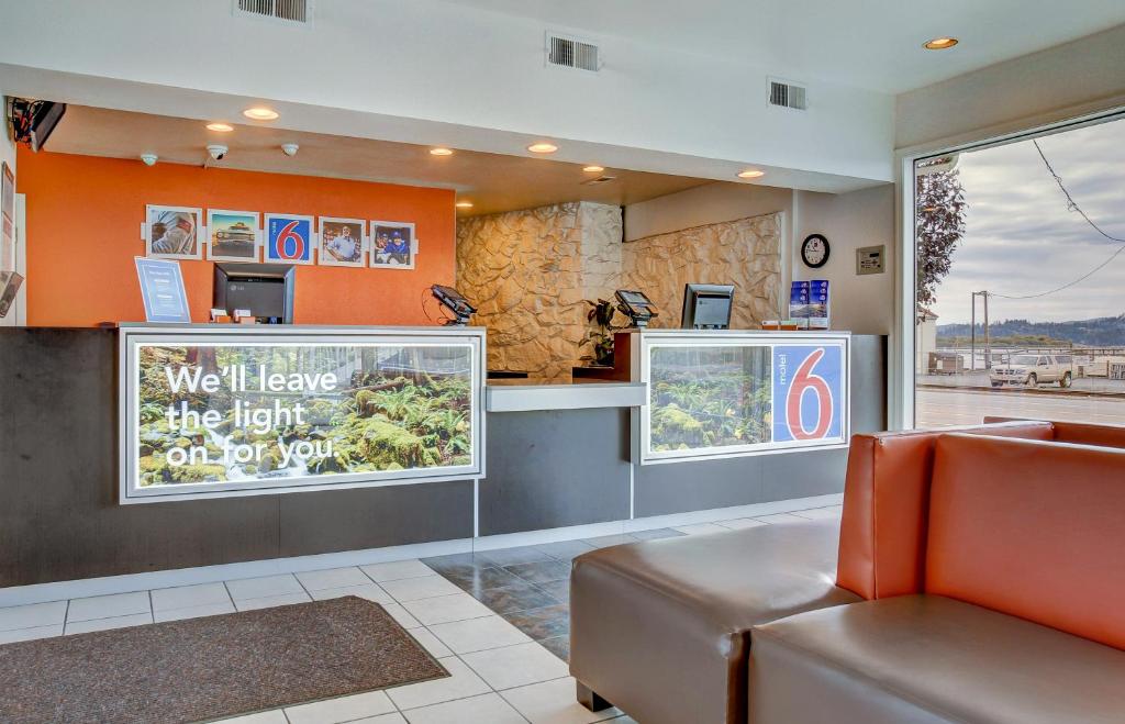Motel 6-Coos Bay OR - main image