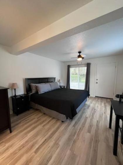 Plainview Motel - image 14