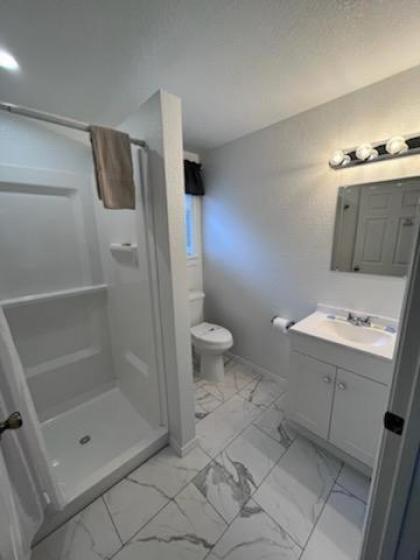 Plainview Motel - image 15