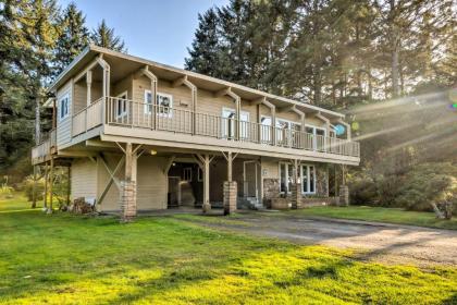 Home with Deck and Elevator Less than 1 mile to Coast Coos Bay