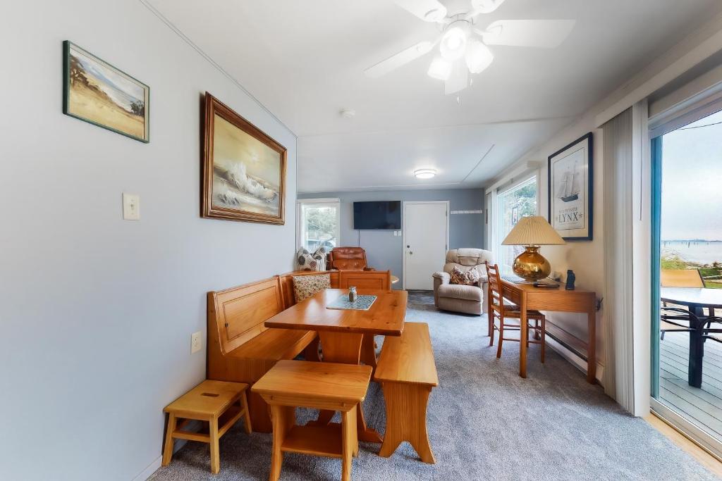 Gray Goose Beach Cottage - image 3